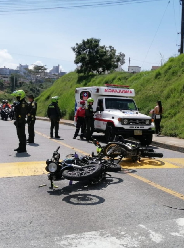 Dos Motociclistas Chocaron En La Vía Al Guamo En Manizales 